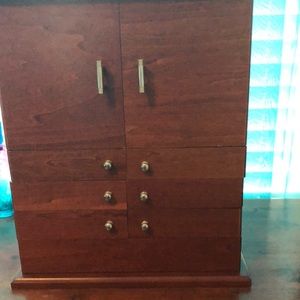 Wooden jewelry box